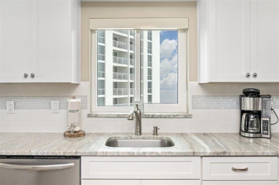 Condo, 3 Bedrooms | Interior