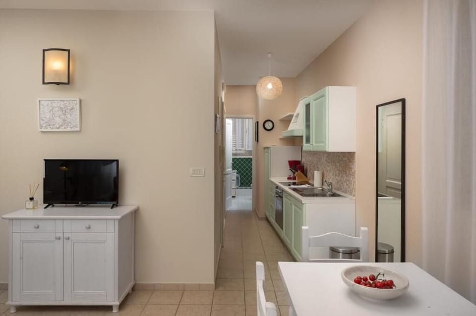 Apartment, City View | Private kitchen