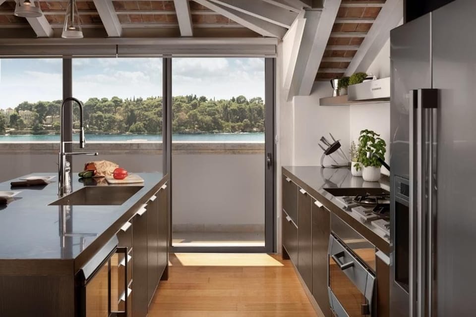 Luxury Villa, Balcony, City View | Private kitchen | Electric kettle, toaster