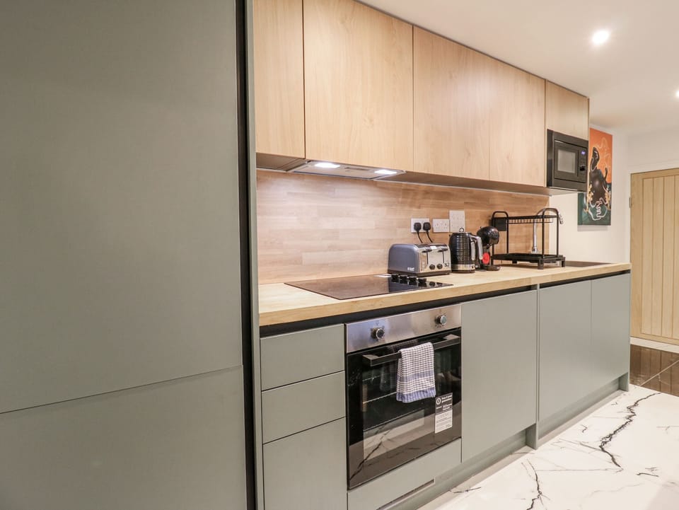 Dishwasher, cookware/dishes/utensils