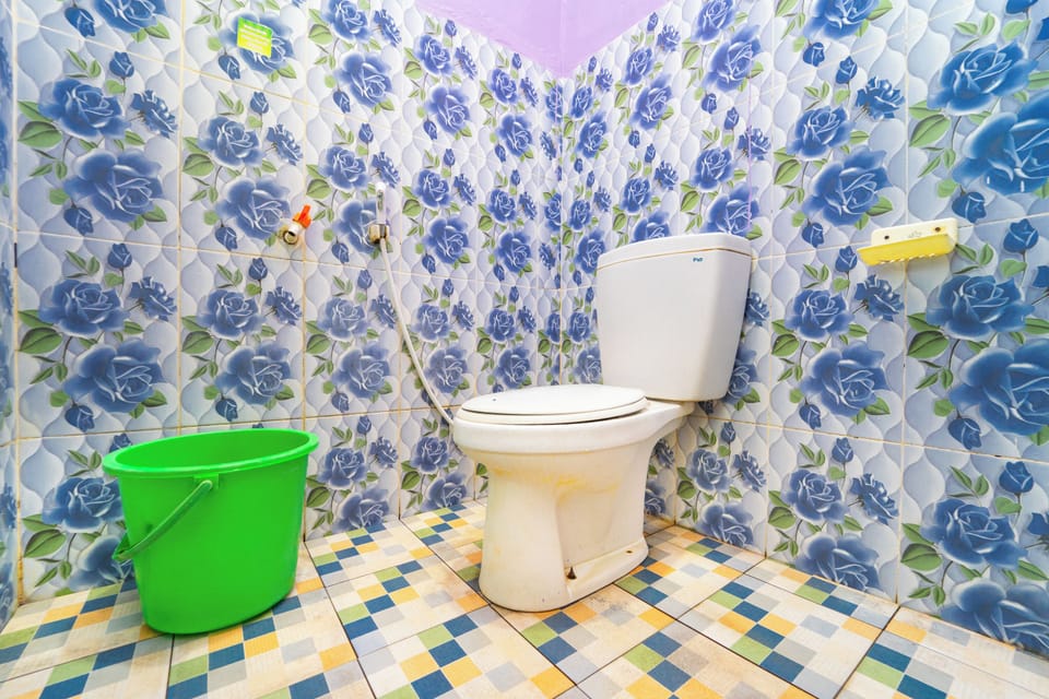 Superior Double Room | Bathroom | Shower, free toiletries, bidet, towels