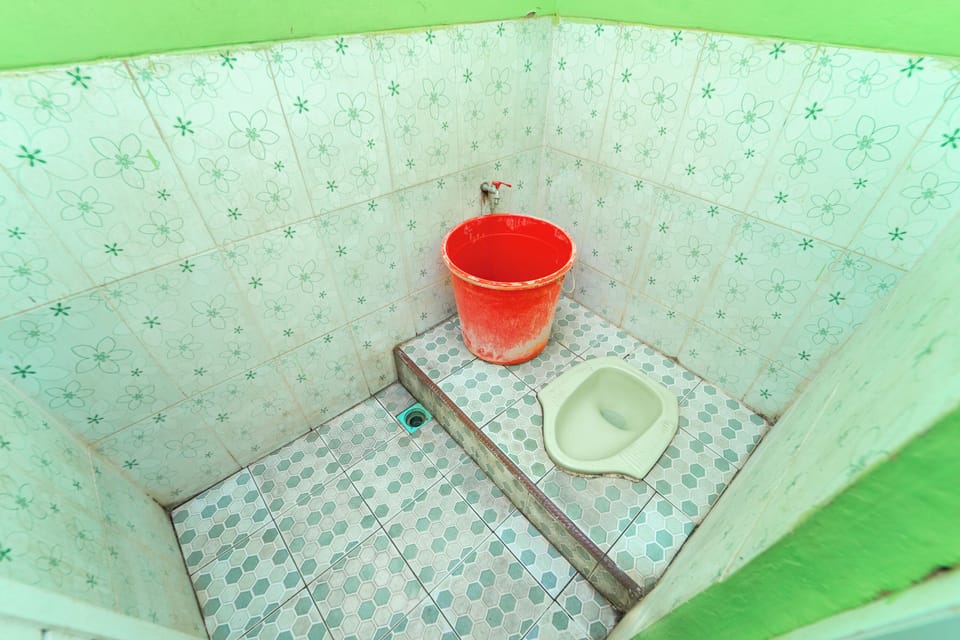 Standard Double Room | Bathroom | Shower, towels