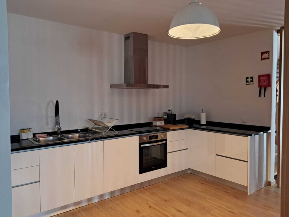 Family House, Garden View | Private kitchen | Toaster, cookware/dishes/utensils