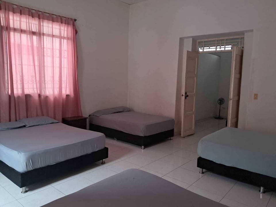 Family Room | Free WiFi, bed sheets