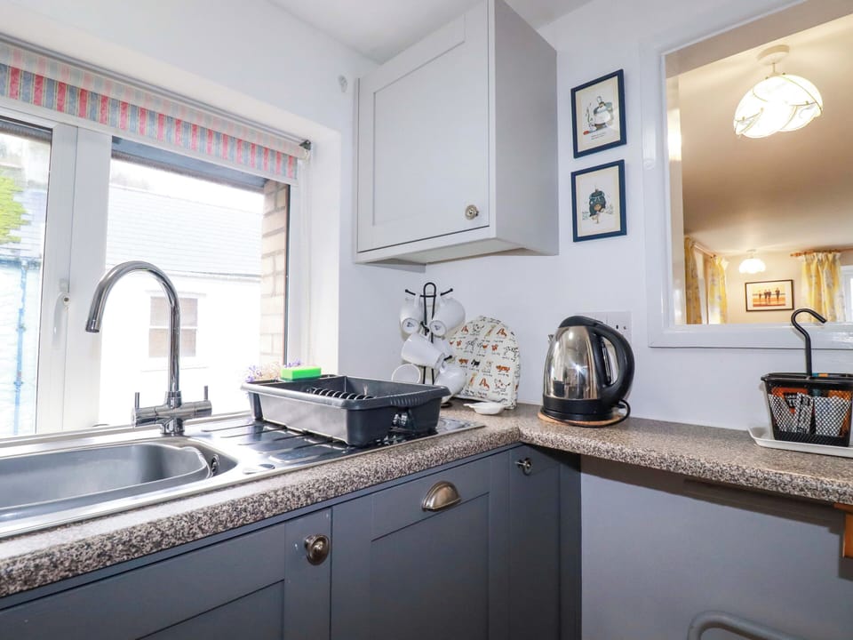 Dishwasher, cookware/dishes/utensils
