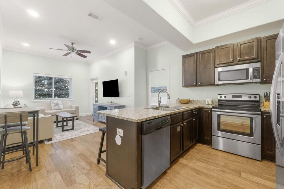 Condo, Multiple Beds (Alerio E104) | Private kitchen