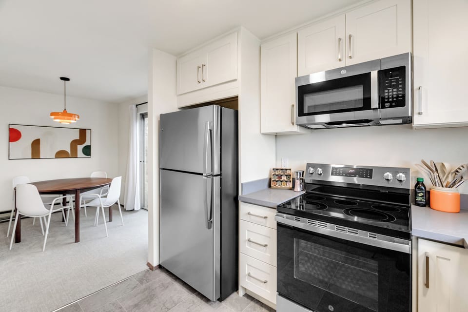 Comfort Double Room | Private kitchen | Fridge, microwave, oven, stovetop