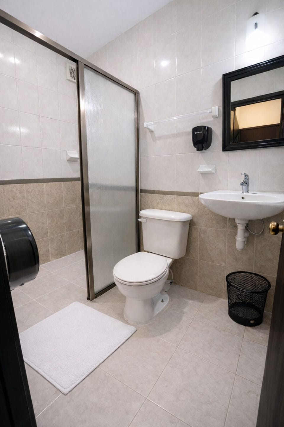 Bathtub, towels, soap, shampoo