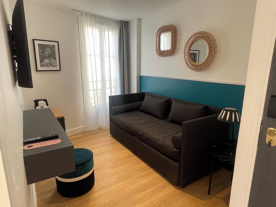 Junior Suite | Living area | 43-inch Smart TV with cable channels, TV