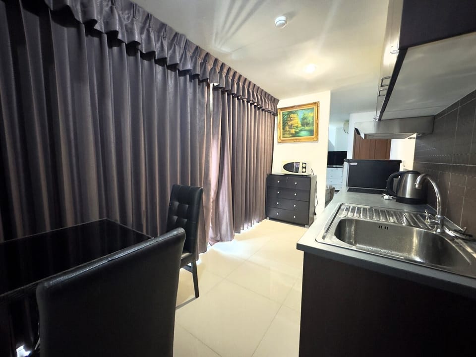 Apartment, 1 Bedroom, Smoking, Balcony | Private kitchen