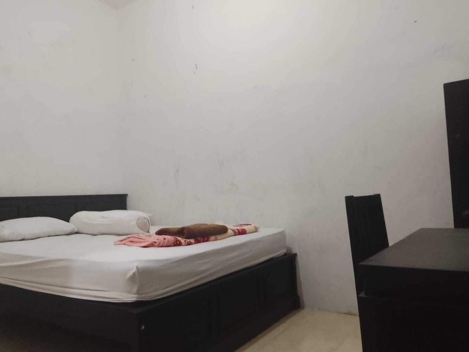 Basic Room | Desk, free WiFi