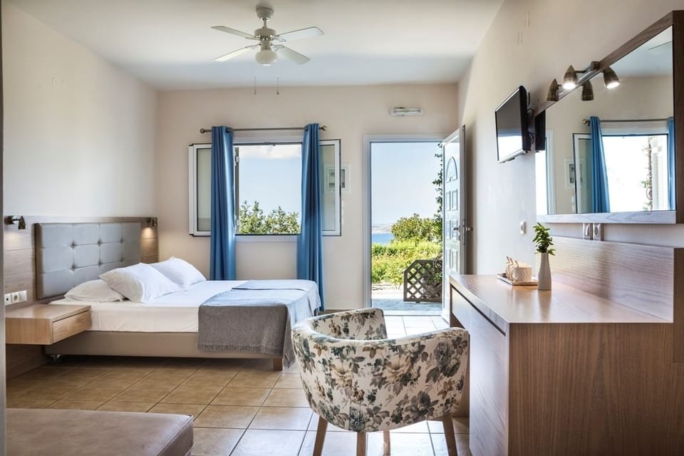 Double Room, Sea View | In-room safe, soundproofing, iron/ironing board, free cribs/infant beds