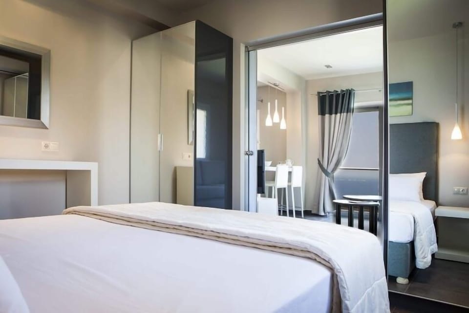 Junior Suite, Sea View | In-room safe, soundproofing, iron/ironing board, free cribs/infant beds