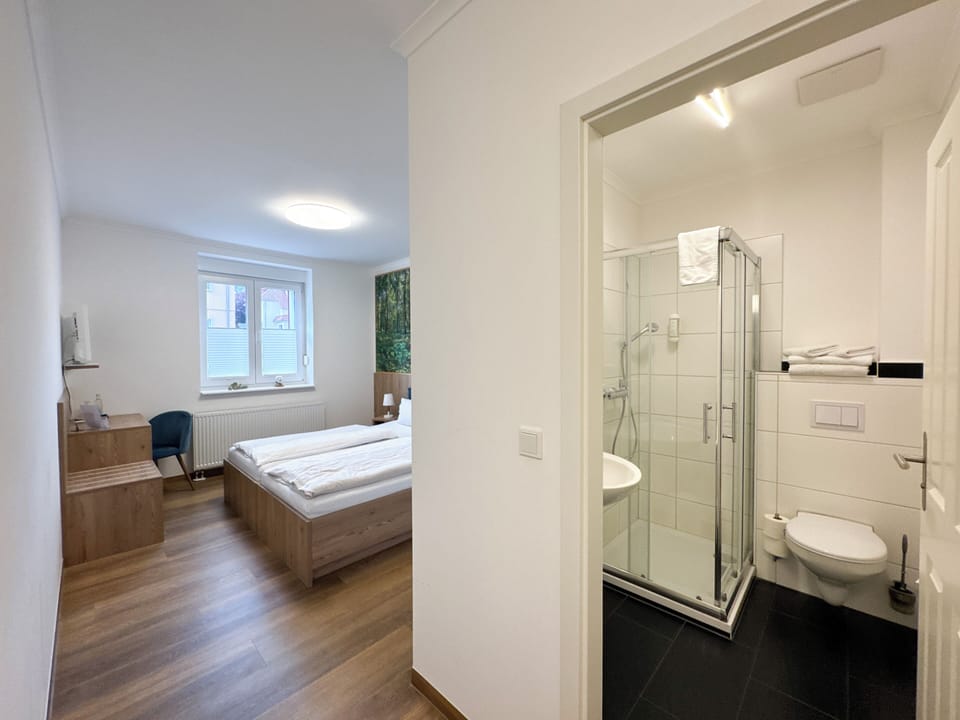 Classic Double or Twin Room | Desk, laptop workspace, free WiFi