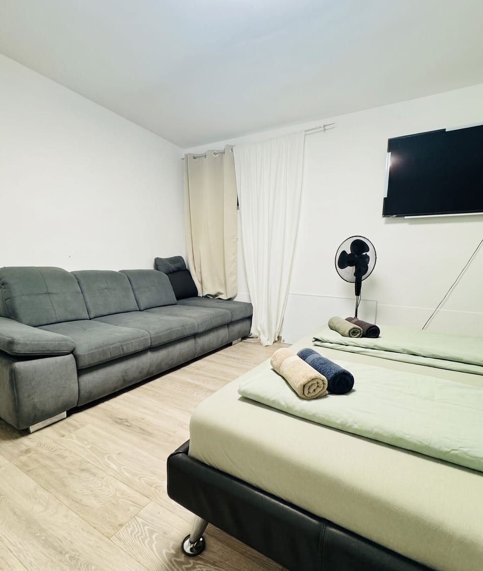 Luxury Garden Villa for 16 Guests | Laptop workspace, iron/ironing board (on request), WiFi (free)