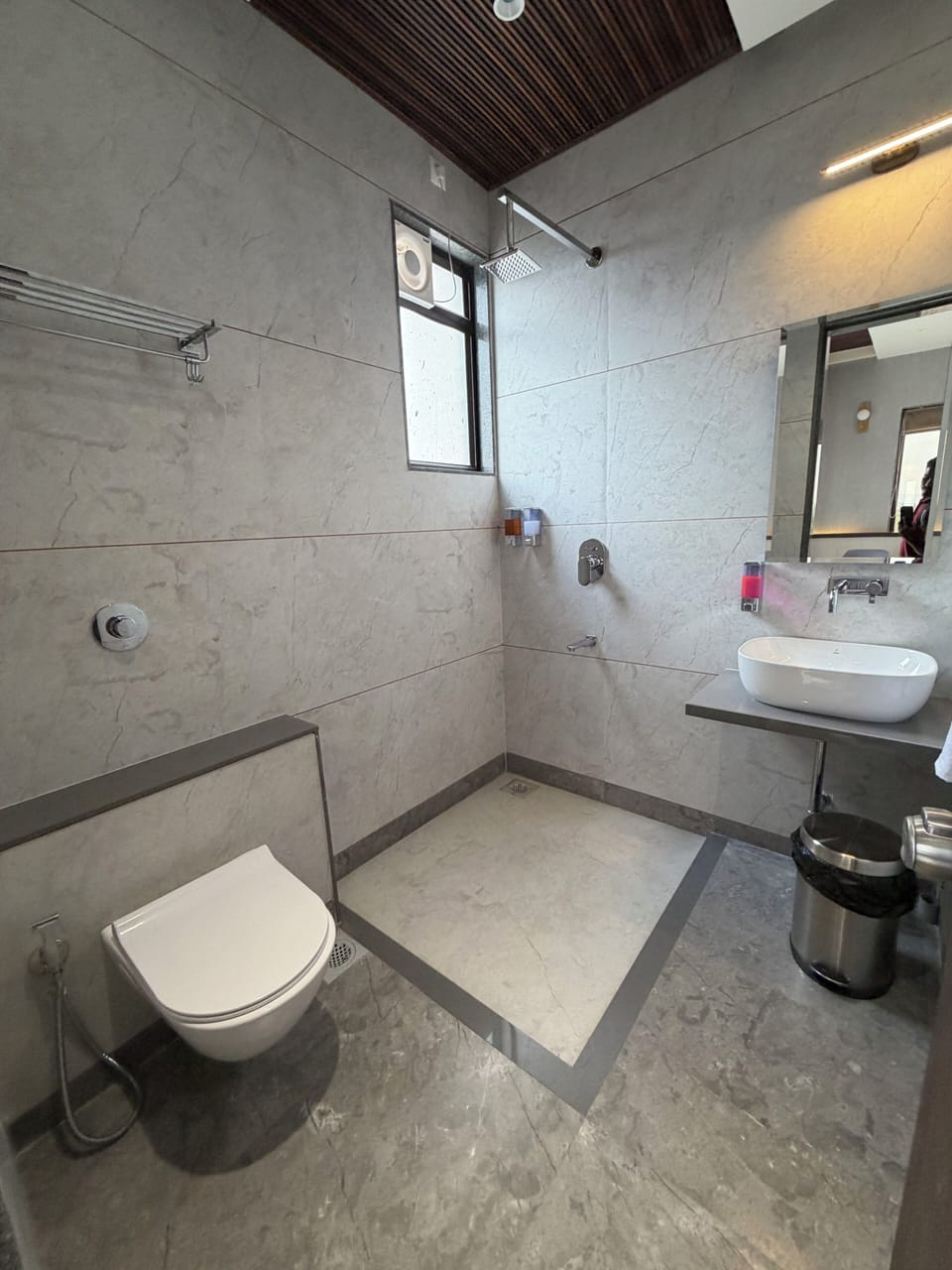 Super Deluxe Room | Bathroom | Shower, rainfall showerhead, towels