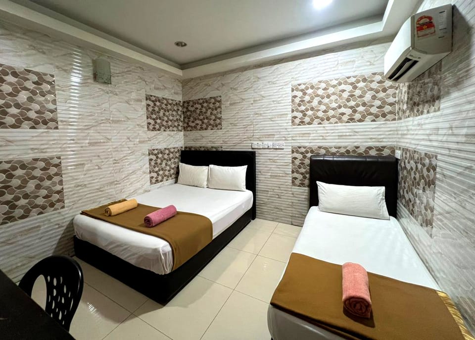 Superior Triple Room | Cribs (free), WiFi (free)