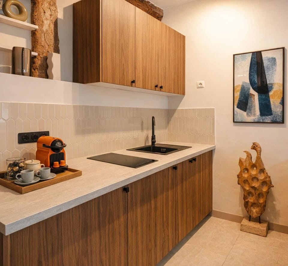 Studio, City View | Private kitchen | Espresso maker, coffee/tea maker, electric kettle, highchair