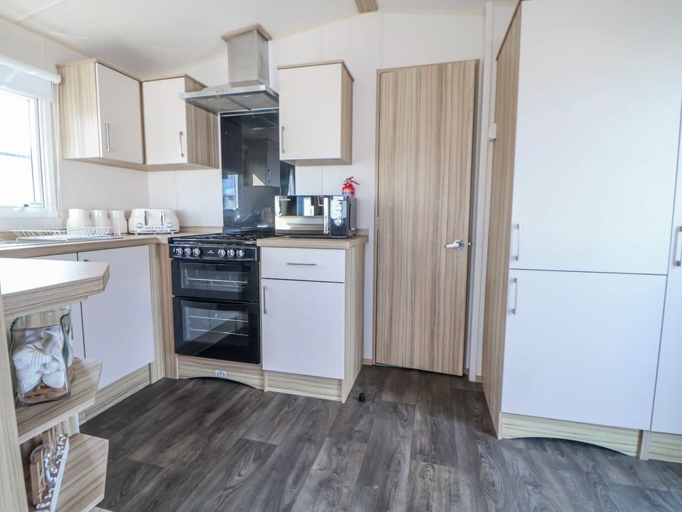 Cottage | Private kitchen | Cookware/dishes/utensils