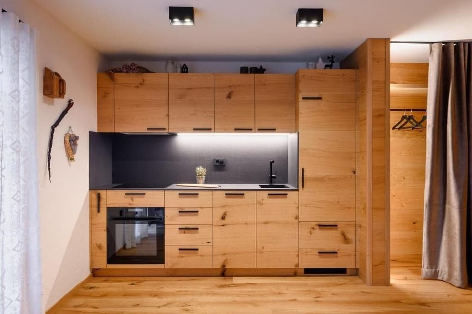 Deluxe Apartment, Garden View | Private kitchen | Electric kettle