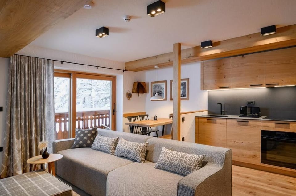 Deluxe Apartment, Balcony, Mountain View | Living area | TV
