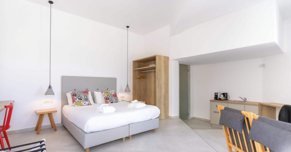 Junior Suite | In-room safe, free WiFi, bed sheets