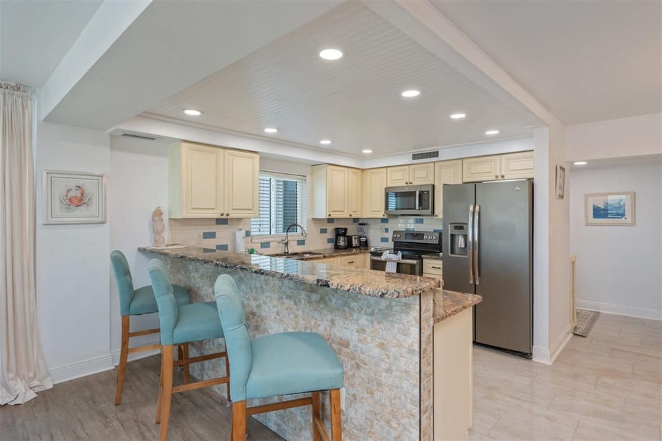 Condo, 3 Bedrooms | Private kitchen | Coffee/tea maker, fridge, oven, toaster