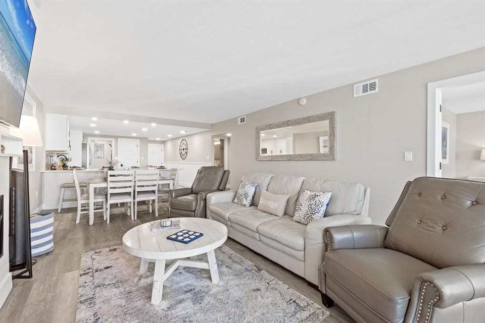 Condo, 2 Bedrooms | Living area | Smart TV