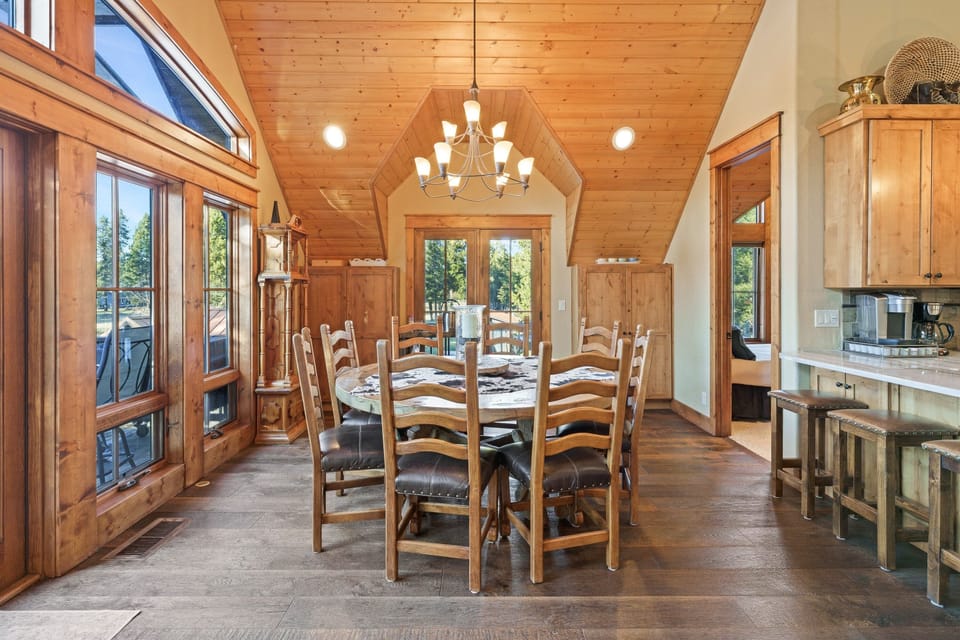 House, 4 Bedrooms | Dining