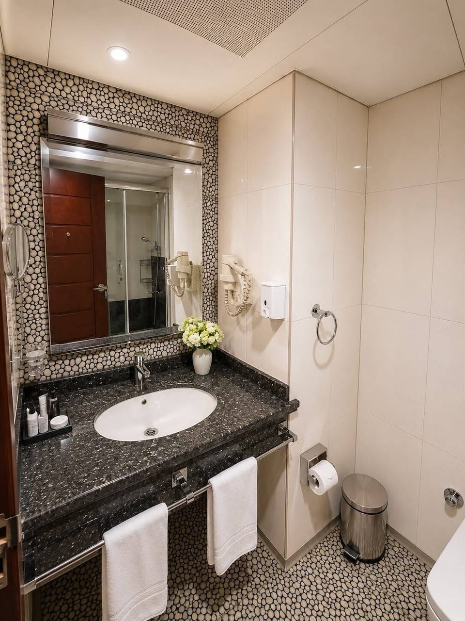 Combined shower/tub, jetted tub, free toiletries, hair dryer