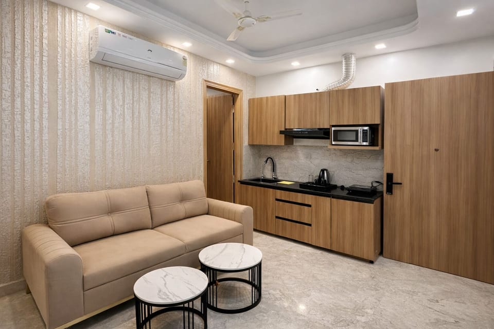 Deluxe Studio Suite | Living area | TV, printers