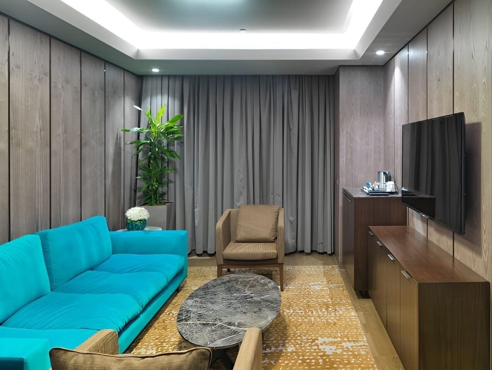 King Suite Balcony | Frette Italian sheets, premium bedding, Select Comfort beds, minibar