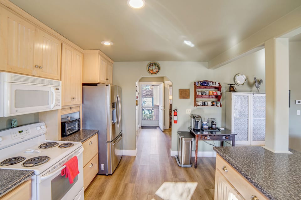 House (6 Bedrooms) | Interior