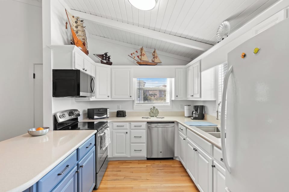 Townhome, Resort View | Private kitchen | Full-size fridge, microwave, oven, stovetop