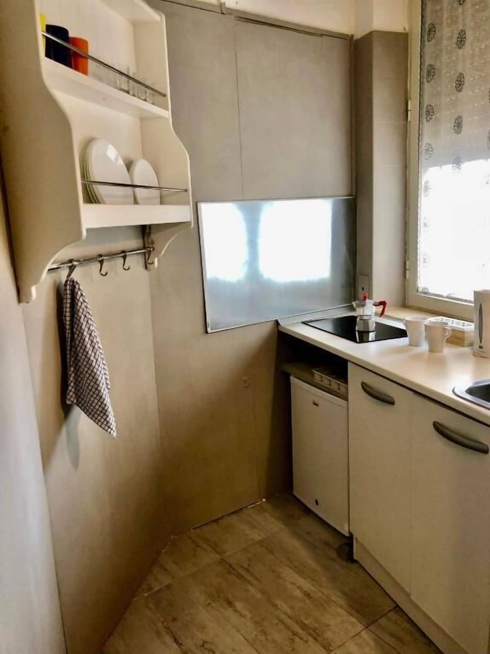 Deluxe Studio, City View | Private kitchen