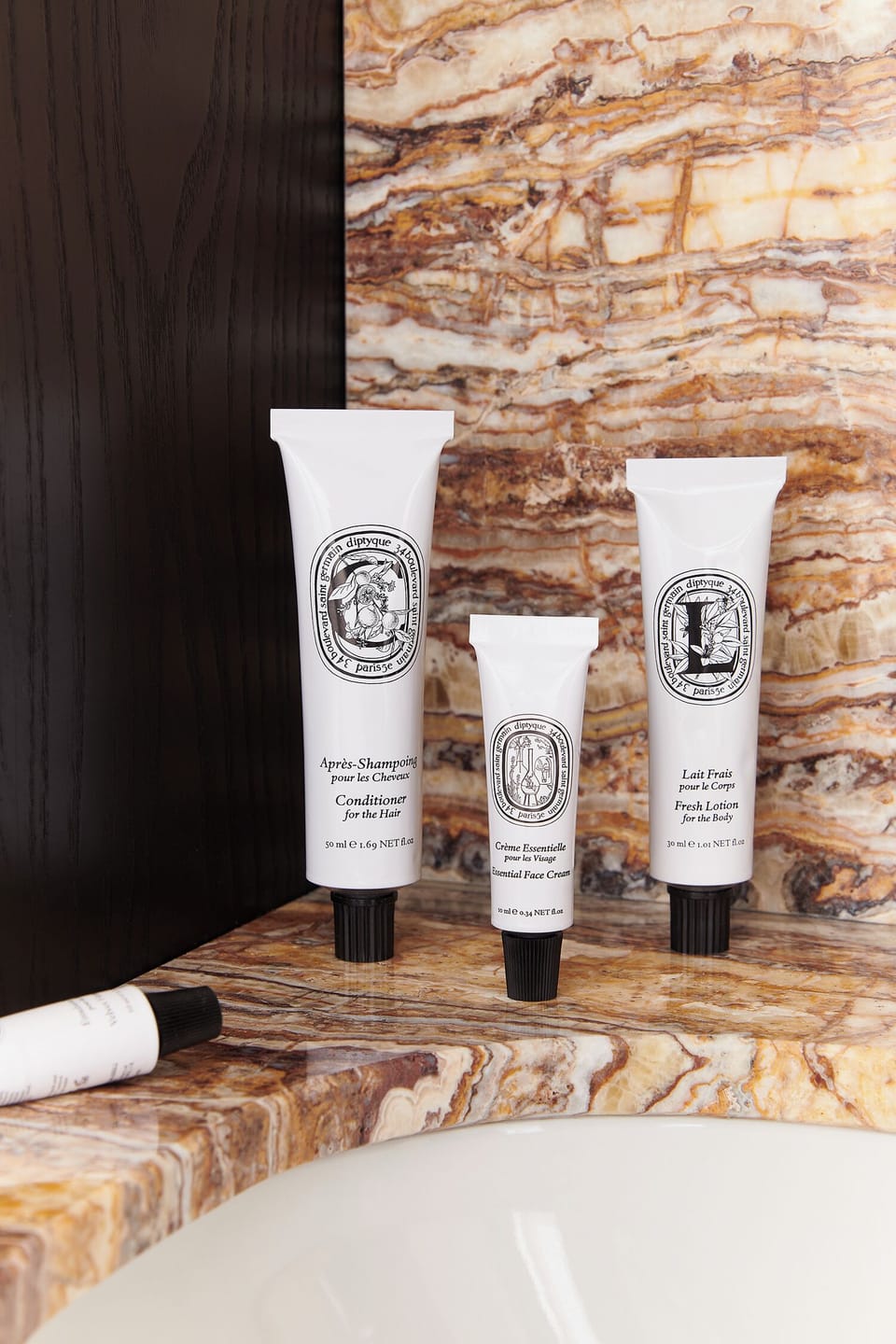 Deluxe Room | Bathroom | Free toiletries, hair dryer, bathrobes, towels