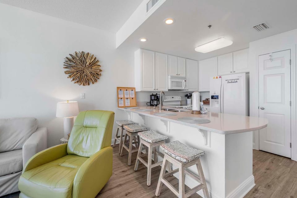 Condo, 1 King Bed with Sofa bed (Lighthouse 1416) | Interior