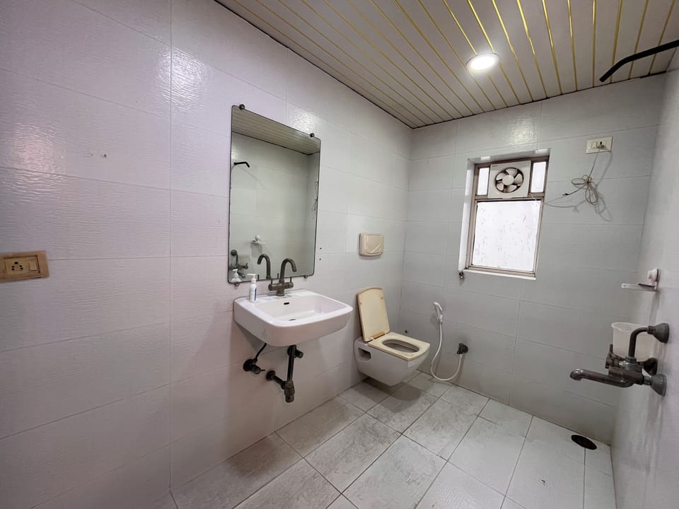 Double Room | Bathroom | Shower, towels, soap, shampoo
