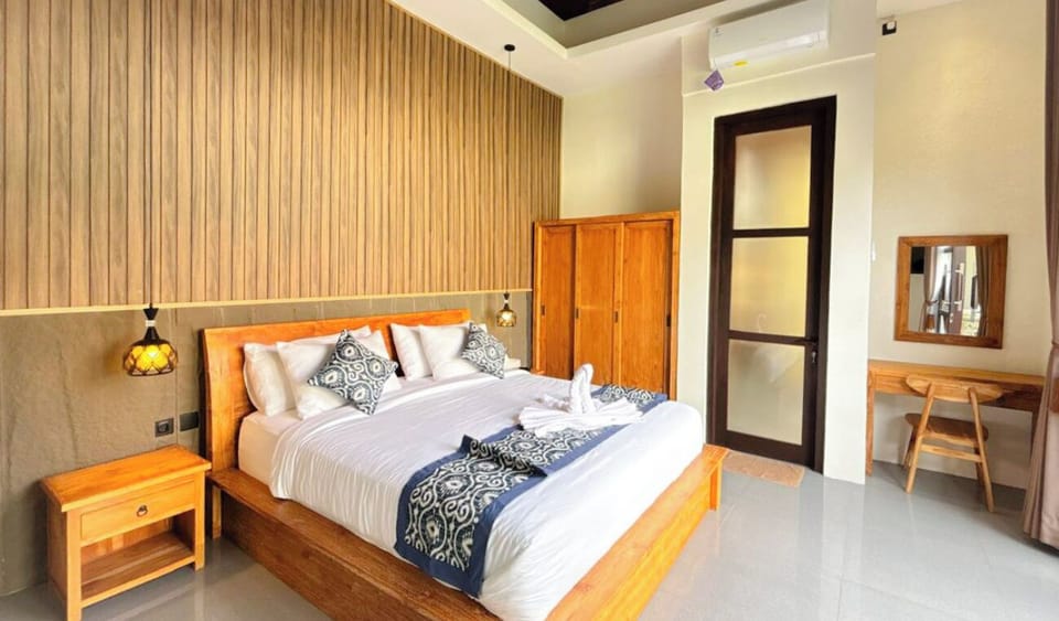 Family Room, 2 Bedrooms, Kitchenette, Pool View | WiFi (free), bed sheets