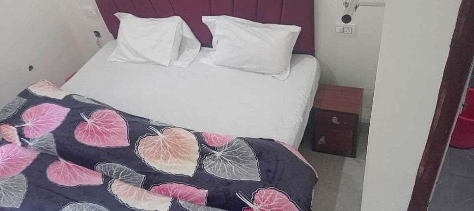 Standard Room | Rollaway beds, free WiFi, bed sheets