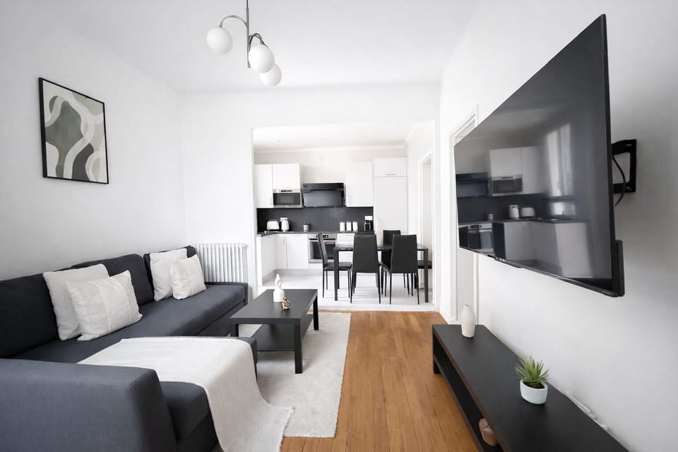 Apartment | Living area | Flat-screen TV
