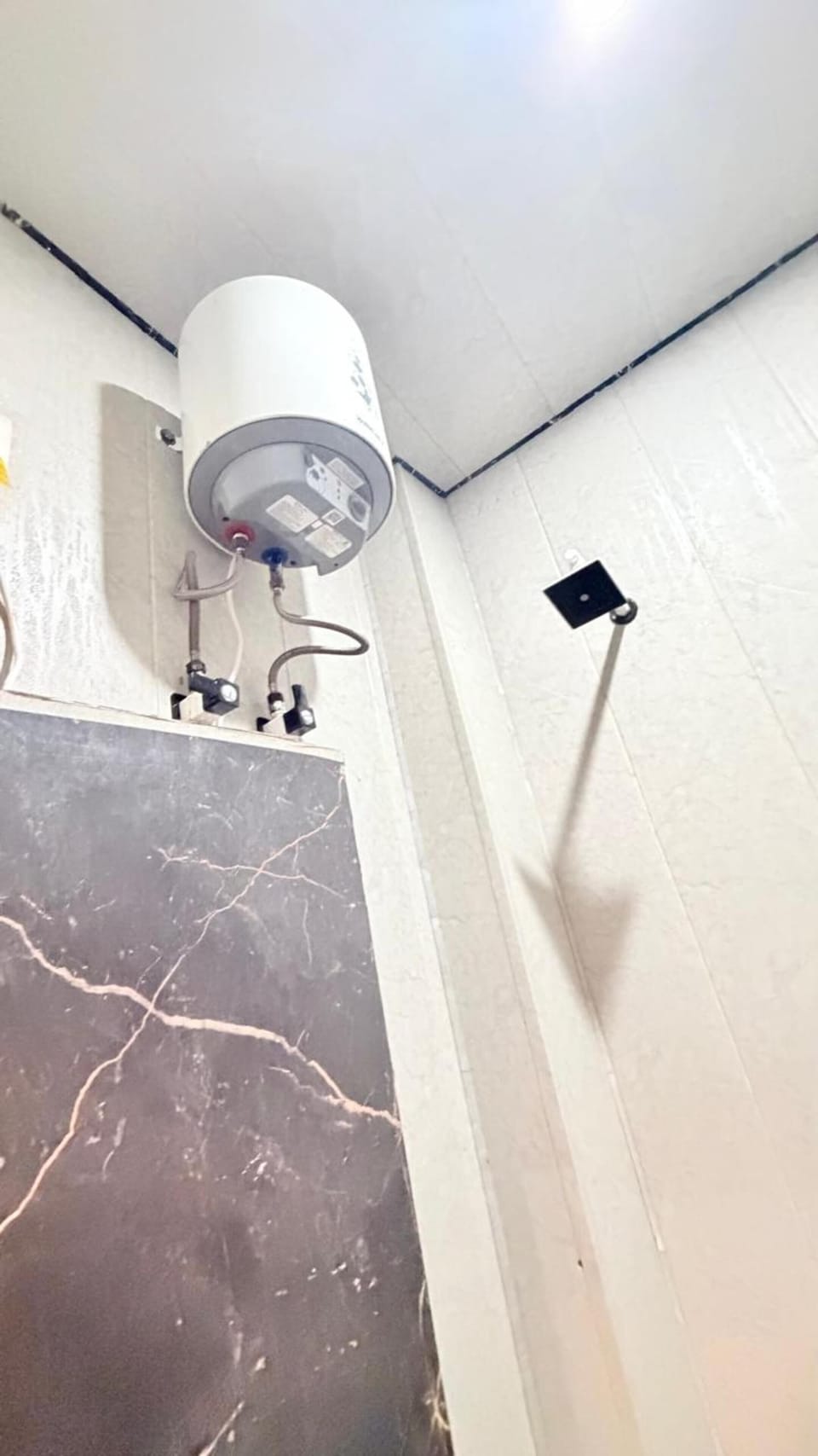 Deluxe Room | Bathroom | Shower, free toiletries, bidet, towels