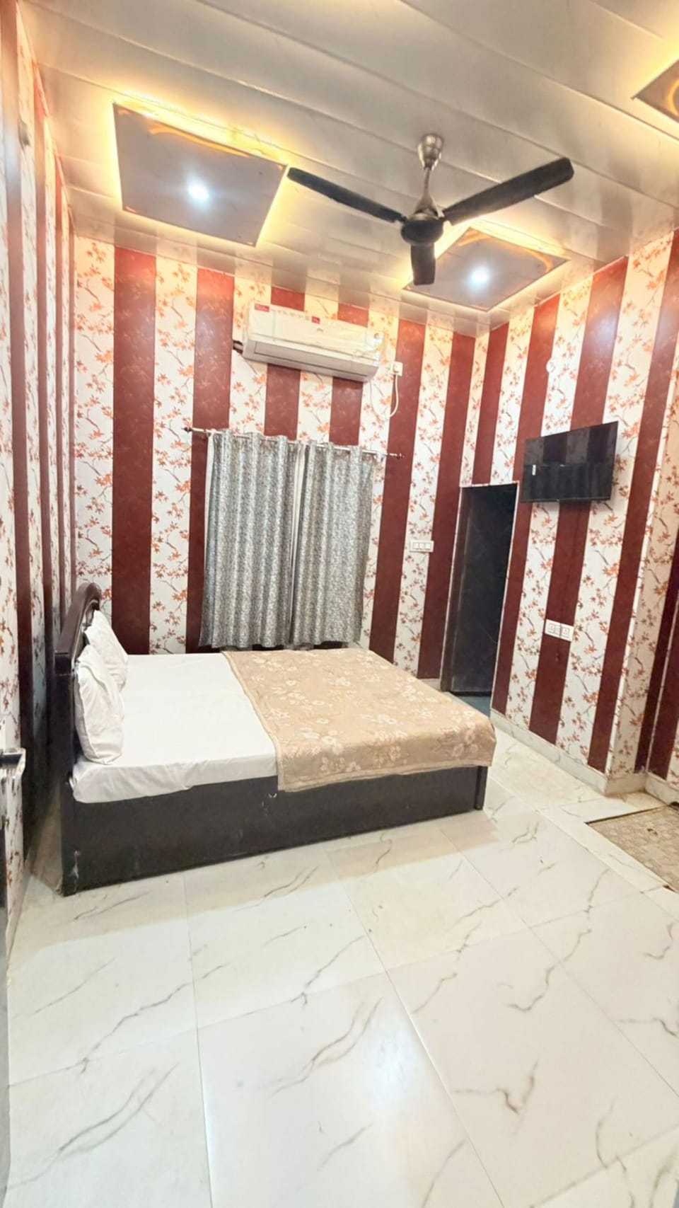 Deluxe Room | Rollaway beds, free WiFi, bed sheets
