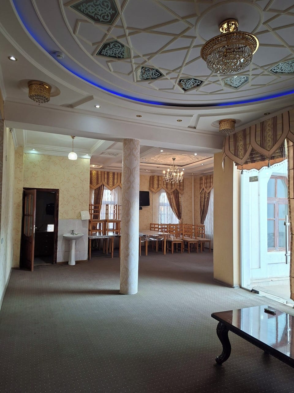 Royal Garden Hotel in Europe