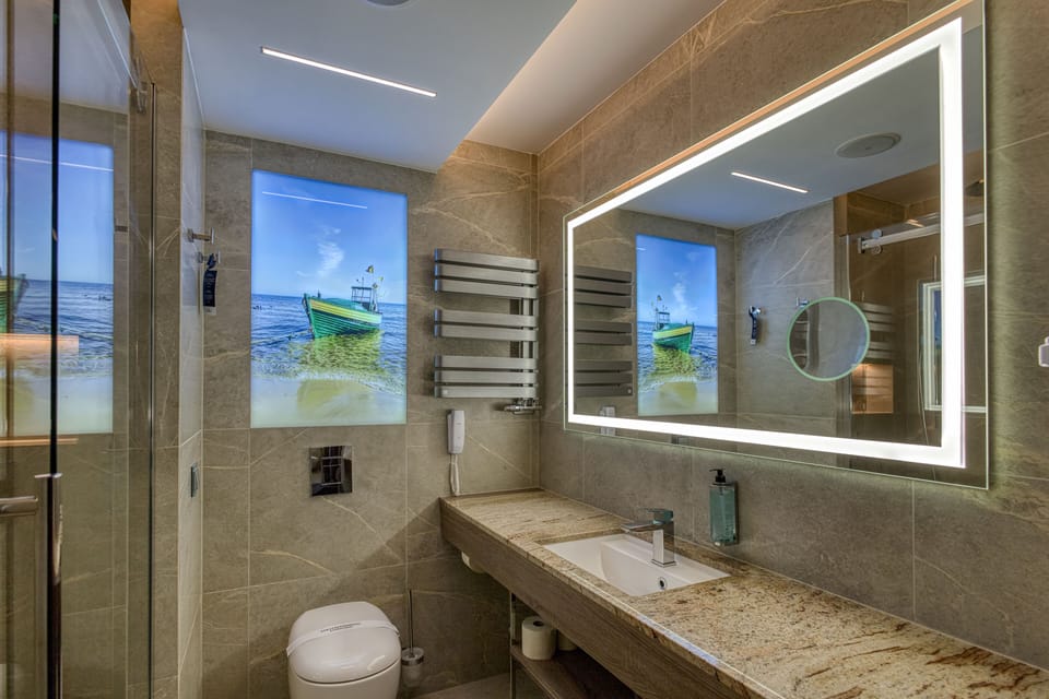 Superior Double or Twin Room | Bathroom | Shower, towels, soap, shampoo