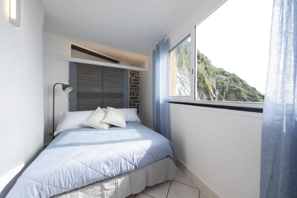 Deluxe Double Room, Sea View | In-room safe, free WiFi