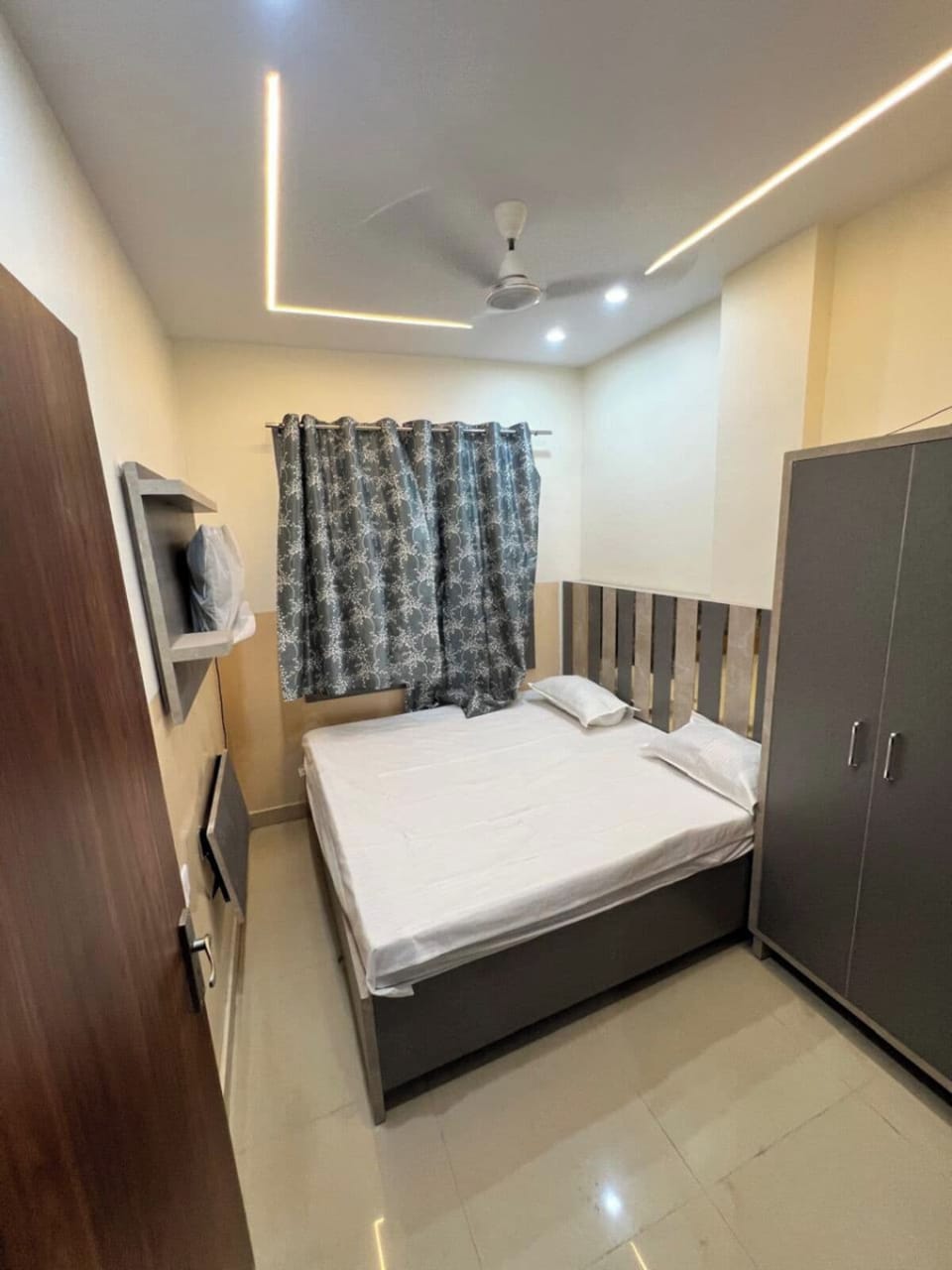 Classic Room | Desk, free WiFi