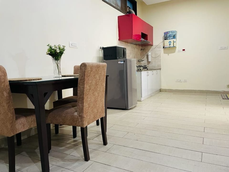 Basic Double Room | Dining
