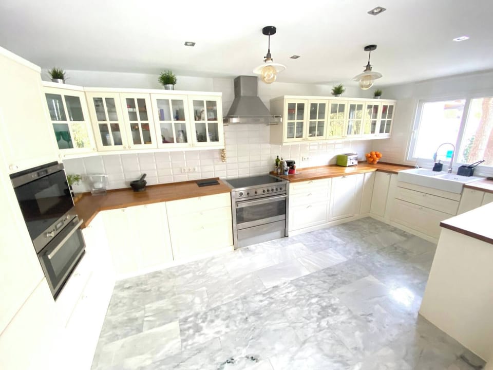 House, 4 Bedrooms, Balcony, Garden View | Interior