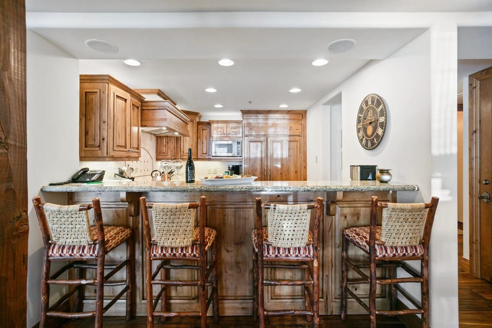 Condo, 3 Bedrooms | Private kitchen | Coffee/tea maker, fridge, oven, toaster